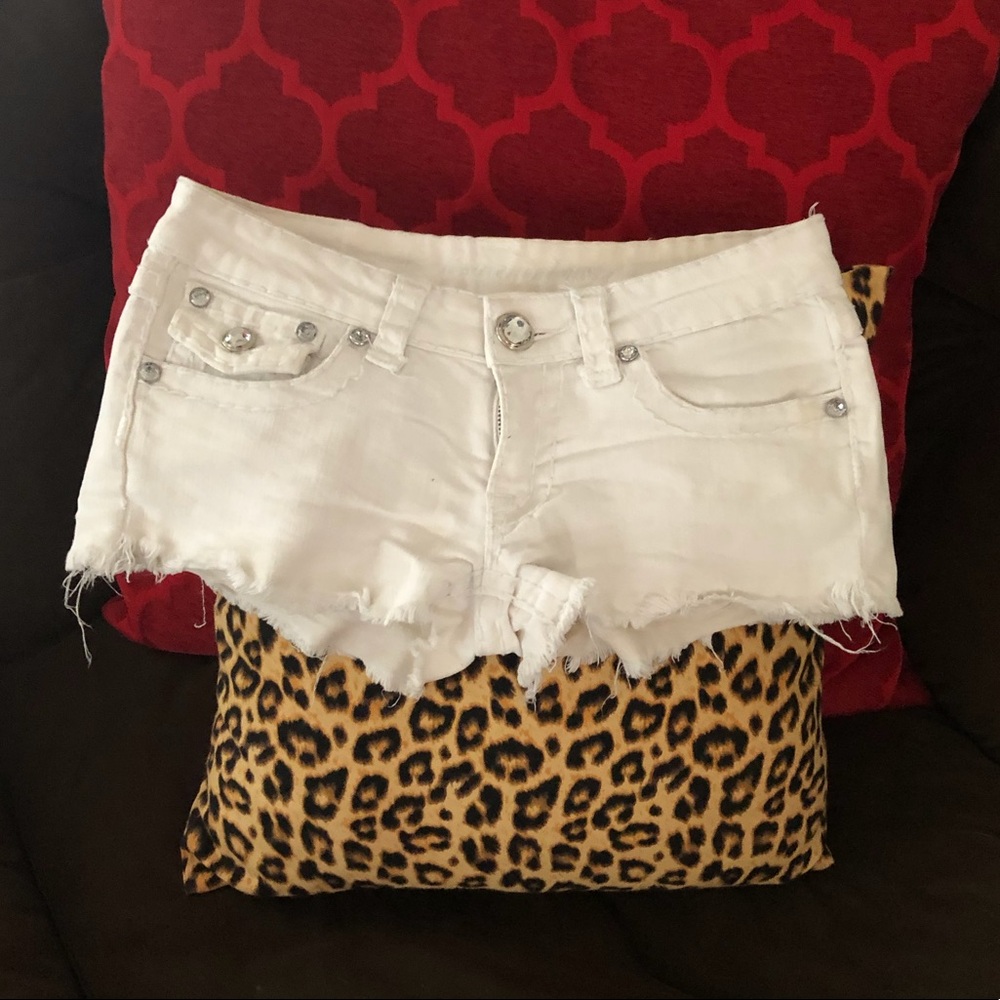 White frayed hem shortie shorts